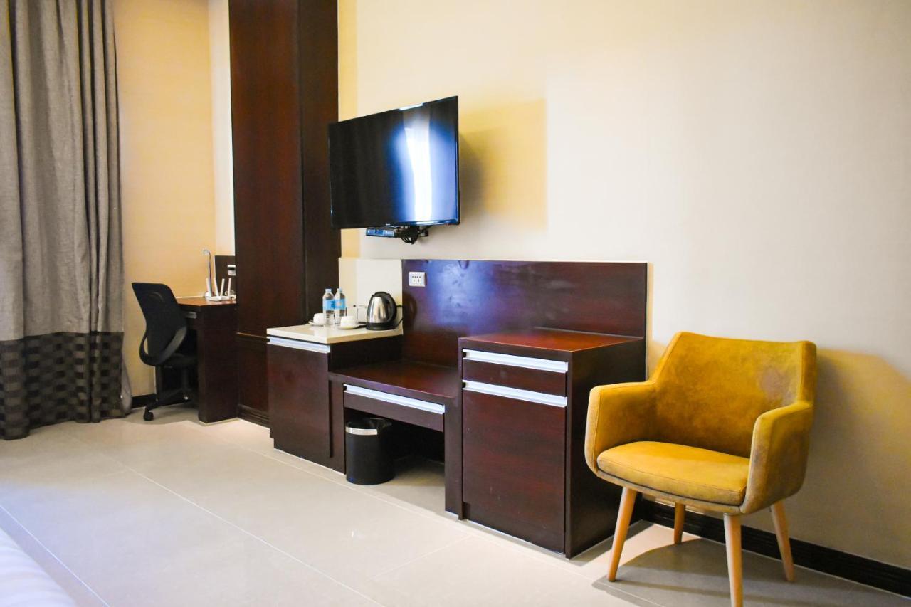 Mg Grand Hotel Olongapo Bagian luar foto